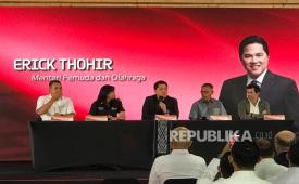 Menpora Erick Thohir (center) speaks during MotoGP Indonesia press conference in Jakarta, Monday (29/9/2025).