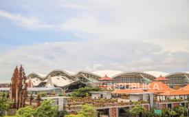Bandara Internasional I Gusti Ngurah Rai di Kabupaten Badung, Provinsi Badung, Bali.