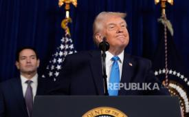 Presiden Donald Trump menerangkan serangan ke Venezuela di klubnya Mar-a-Lago, Florida, Sabtu, 3 Januari 2026.