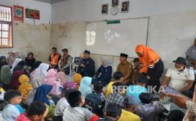 Ketua Baznas KH Noor Achmad di SDN 1 Percontohan Aceh Tamiang pada hari pertama masuk sekolah, Senin (5/1/2026).