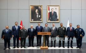 Menhan Sjafrie Sjamsoeddin mengunjungi kompleks Aselsan, Ankara, Turki, Jumat (9/1/2026).