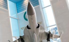 Miniatur jet tempur JF-17 Thunder.