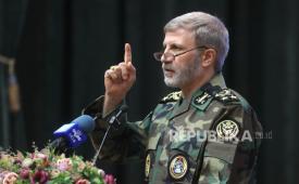 Panglima Angkatan Darat Iran Jenderal Amir Hatami dalam sebuah upacara di Teheran, Iran, 07 Januari 2026. Hatami memperingatkan bahwa setiap atau tindakan agresi yang dilakukan oleh musuh akan ditanggapi dengan respons yang lebih tegas dibandingkan konflik-konflik sebelumnya,