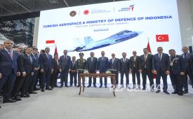 Proses penandatanganan kontrak pembelian 48 jet tempur KAAN di IDEF, Istanbul, Turki pada pertengahan 2025