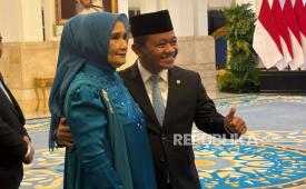 Menteri ESDM Bahlil Lahadalia bersama sang ibu di Istana Negara, Jakarta Pusat, Rabu (28/1/2026).