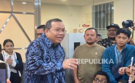 Direktur Utama PT Bursa Efek Indonesia (BEI) Iman Rachman menyatakan mengundurkan diri dari jabatannya, usai IHSG mengalami kemerosotan yang tajam dua hari terakhir, di Gedung BEI, Jakarta, Jumat (30/1/2026). 