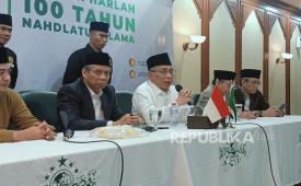 Ketua Umum Pengurus Besar Nahdlatul Ulama (PBNU) KH Yahya Cholil Staquf (Gus Yahya) saat menggelar konferensi pers Puncak Harlah 100 Tahun Nahdlatul Ulama di Jakarta, Jumat (30/1/2026).