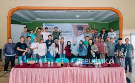 Pelatihan yang diikuti 30 peserta di Jepara, mengajak mereka membuat holder ponsel serta liontin kalung dari limbah kayu.