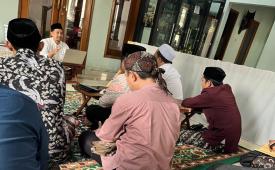 Ngaji bersama KH Muhammad Yusron Shidqi di Pesantren al Hikam Depok.