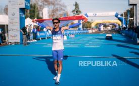 Pelari nasional Robi Syianturi kembali memecahkan rekor marathon nasional dan Asia Tenggara di Sevilla Marathon 2026. 