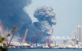 Asap membubung di langit setelah ledakan terdengar di Manama, Bahrain, 28 Februari 2026. Ledakan di markas pasukan AS itu akibat serangan balasan Iran atas serangan AS-Israel.