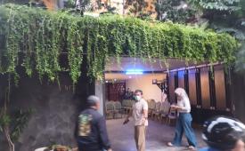 Suasana rumah duka Vidi Aldiano.