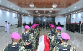 Upacara persemayaman dan pelepasan jenazah dua prajurit korban Organisasi Papua Merdeka (OPM) di Kesatrian Marinir Hartono, Cilandak, Jakarta Selatan, Senin (23/3/2026).