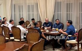 Presiden Prabowo Subianto memerintahkan PT KAI dan kementerian terkait membangun permukiman bagi warga miskin di bantaran rel.