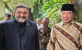 Duta Besar Republik Islam Iran untuk Indonesia, Mohammad Boroujerdi melakukan pertemuan dengan Presiden ke-7 RI Joko Widodo di Kota Solo (Surakarta), Rabu (1/4/2026). 