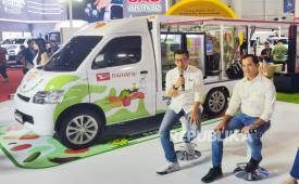 Marketing and Customer Relation Division Head PT Astra International Daihatsu Sales Operation Tri Mulyono (kiri) bersama Marketing Deputy Director Astra Daihatsu Motor (ADM) Rokky Irvayandi memberikan keterangan kepada awak media di booth Daihatsu di GIICOMVEC 2026, JIExpo Kemayoran, Jakarta, Rabu (8/4/2026).