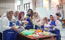 Peserta pelatihan Inkubasi Perempuan Berdaya Naik Kelas bertema Workshop Olahan Edamame di Bogor, Jawa Barat.