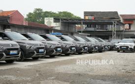 PT Indomobil National Distributor melanjutkan penyerahan unit kendaraan listrik Citroen E-C3 All Electric tahap kedua kepada PT Express Transindo Utama Tbk.