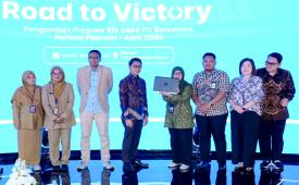 Pengundian program BRI Debit FC Barcelona digelar di Kantor Pusat BRI, Jakarta, Selasa (28/4/2026), disaksikan perwakilan instansi dan tamu undangan. Program ini menghimpun tabungan Rp1,29 triliun dari 10.781 nasabah.  Melalui undian tersebut, nasabah berkesempatan memenangkan pengalaman menonton langsung pertandingan FC Barcelona di stadion Spotify Camp Nou, Spanyol, serta berbagai hadiah lainnya.  