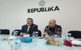 Duta Besar (Dubes) Republik Islam Iran untuk Indonesia Mohammad Boroujerdi saat berkunjung ke kantor Republika di Jakarta, Kamis (30/4/2026).