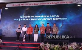 Direktur Utama PT Pasifik Satelit Nusantara (PSN) Adi Rahman Adiwoso bersama Menteri Komunikasi dan Digital Meutya Hafid, Kepala Staf Kepresidenen Dudung Abdurachman, Wakil Menteri Pendidikan Tinggi, Sains, dan Teknologi (Wamendiktisaintek) Stella Christie, serta Komisaris Utama PSN Sofyan Djalil dan Komisaris PSN Retno Marsudi saat peresmian operasi Satelit  Nusantara  Lima di Hotel JS Luwansa, Jakarta, Senin (11/5/2026). 