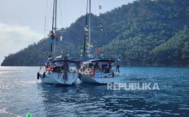 Kapal-kapal Armada Sumud Global melanjutkan kembali perjalanan menuju Gaza dari perairan antara Yunani-Turki, Ahad (17/5/2026).