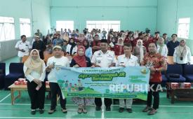 Program edukasi pengelolaan sampah di Desa Warung Bambu, Kabupaten Karawang, Jawa Barat.
