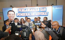 Ketua Umum DPN Peradi, Prof Otto Hasibuan, mengangkat 692 orang advokat baru.