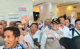 Pemberangkatan perdana jamaah haji Indonesia dari Makkah ke Arafah dari Hotel Luluat Albait, Makkah, Senin (25/5/2026) pukul 07.00 Waktu Arab Saudi (WAS). Menteri Haji dan Umrah Muchamad Irfan Yusuf turut melepas jamaah kloter SOC 1 dari Kabupaten Tegal, Jawa Tengah tersebut.