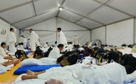 Jamaah haji Indonesia berdoa di dalam tenda saat puncak haji, wukuf di Arafah, Makkah, Arab Saudi, Selasa (26/5/2026).