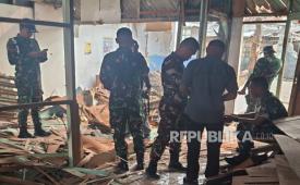 Suasana eksekusi rumah warga oleh TNI AD di Kelurahan Lenteng Agung, Jagakarsa, Rabu (10/6/2026).