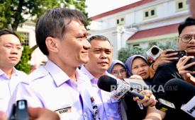 Direktur Utama PT Kereta Api Indonesia (KAI) Bobby Rasyidi dan Menhub Dudy Purwagandhi di Istana Kepresidenan Jakarta pada Kamis (11/6/2026).