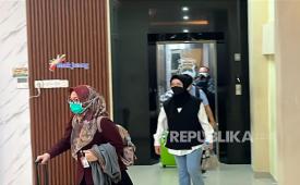 Momen Bupati Sukoharjo Etik Suryani terjaring OTT KPK dan diperiksa di Polresta Solo hingga Jumat (10/7/2026) pagi.