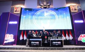 PT RANS Entertainment Indonesia Tbk resmi mencatatkan saham perdana di Bursa Efek Indonesia (BEI), Jumat (10/7). Perseroan menjadi perusahaan tercatat ke-7 di BEI sepanjang 2026 dengan kode saham RANS.    