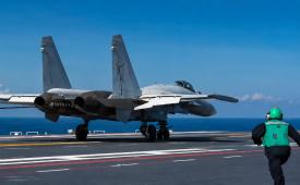 Jet Tempur J-15T China mendarat di Kapal Induk Fujian
