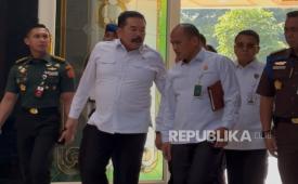 Jaksa Agung ST Burhanuddin dan Kapuspenkum Kejagung Anang Supriatna di Kementerian Pertahanan, Jakarta Pusat, Senin (13/7/2026).