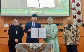     Serah terima jabatan Rektor Universitas Yarsi dari Fasli Jalal kepada Ratna Sitompul di Jakarta, Rabu (29/7/2026). 