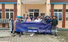Tim peneliti Universitas Al Azhar Indonesia (UAI) di Pesantren Riyadul Muta’alimin, Desa Banjarsari, Kecamatan Jatinunggal, Kabupaten Sumedang, Jawa Barat.