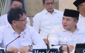 Menkeu Purbaya Yudhi Sadewadan Seskab Letkol Inf Teddy Indra Wijaya dalam Rapat Kabinet Paripurna di Istana Negara, Jakarta Pusat.