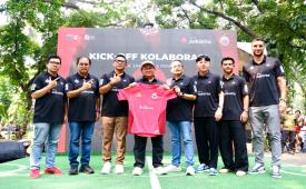 Bank Jakarta dan Persija Jakarta menjalin kolaborasi untuk musim kompetisi 2026-2027 melalui pengembangan layanan perbankan, program bersama, dan transformasi digital. Kolaborasi tersebut ditandai dengan kick-off “United for Jakarta” di Taman Suropati, Jakarta, Ahad (9/8/2026).