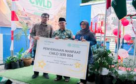 KB Bank Syariah menyalurkan manfaat wakaf untuk sektor pendidikan. 