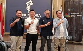 Teuku Arlan Perkasa Lukman Deputi Bidang Pengembangan Industri Olahraga Kemenpora (dua kanan) saat jumpa pers tentang Indonesia Sports Summit ISS 2026 di Kemenpora, Jakarta, Kamis (20/8/2026).