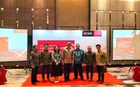 Sejumlah narasumber berfoto bersama usai diskusi The Sustainability Shift: Indonesia’s Industrial Landscape in Five Key Sectors, Opportunities and Risks yang digelar Bank DBS Indonesia dan Tenggara Strategics, Jakarta, Kamis (20/8/2026).