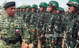 Kabacadnas Kemenhan Letjen Gabriel Lema membuka pendidikan Komcad ASN Gelombang 2 di Lapangan Brigif Halim, Jakarta Timur, Senin (24/8/2026).