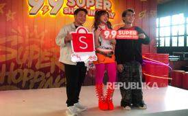 Naykilla (tengah) dan Tenxi (kanan). Bagi Naykilla, memancarkan persona diri merupakan bagian tak terpisahkan dari kesehariannya. 