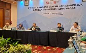 Kepala Eksekutif Pengawas PPDP sekaligus Anggota Dewan Komisioner OJK, Ogi Prastomiyono (tengah) dalam Focus Group Discussion (FGD) bersama Redaktur Media Massa di Lombok, Kamis (27/8/2026).