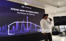 Vice President Marketing Xpeng Indonesia Hari Arifianto berbicara di depan awak media dalam kegiatan media test drive Xpeng New X9 di Tangerang Selatan, Senin (31/8/2026).