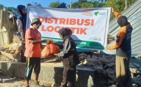 Dompet Dhuafa tembus Pulau Palue untuk menyalurkan bantuan 45 sembako untuk penyintas gempa bumi di Dusun Nitung, Desa Nitung Lea, Kecamatan Palue, Kabupaten Sikka.