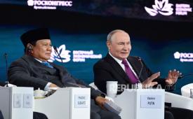 Presiden RI Prabowo Subianto dan Presiden Rusia Vladimir Putin saat menghadiri Eastern Economic Forum (EEF) ke-11 di Far Eastern Federal University (FEFU), Vladivostok, Kamis (3/9/2026).