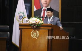 Juru bicara Fraksi PKS Achmad Yani dalam Pemandangan Umum Fraksi-Fraksi terhadap Rancangan Peraturan Daerah (Ranperda) tentang Perubahan Anggaran Pendapatan dan Belanja Daerah (APBD) Provinsi DKI Jakarta 2026 dan Rancangan Peraturan Daerah (Ranperda) tentang Penyelenggaraan Kota Layak Anak (KLA) di Rapat Paripurna DPRD DKI Jakarta, Kamis (3/9/2026).